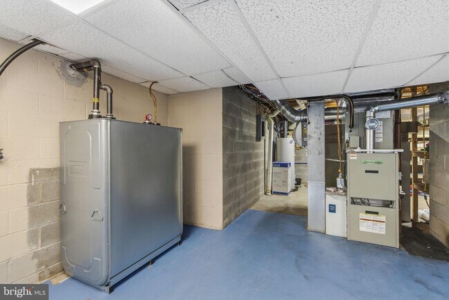 Building Photo - 2713 Wesleyan Dr