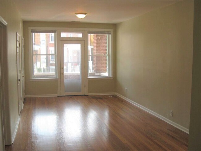 Building Photo - 3638 W Diversey Ave