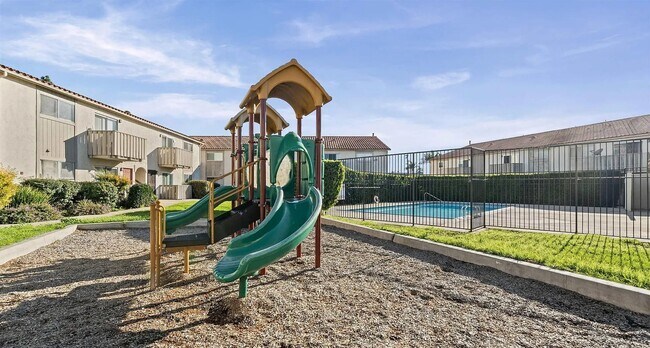 Building Photo - 1551 Broadway