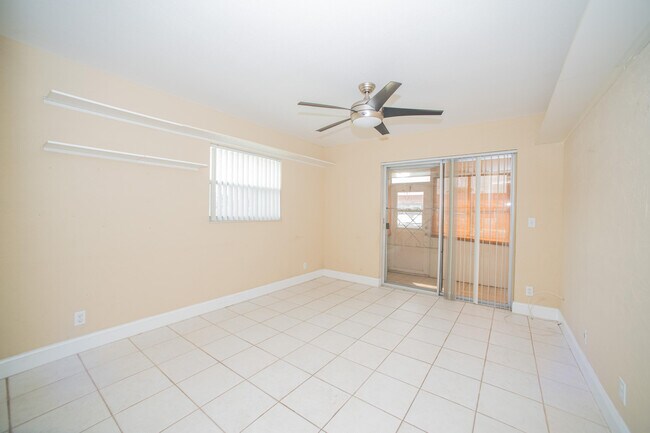 Building Photo - 101 Waterford D