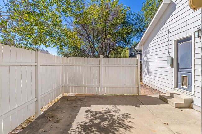 Building Photo - 638 1/2 Brooks Ct