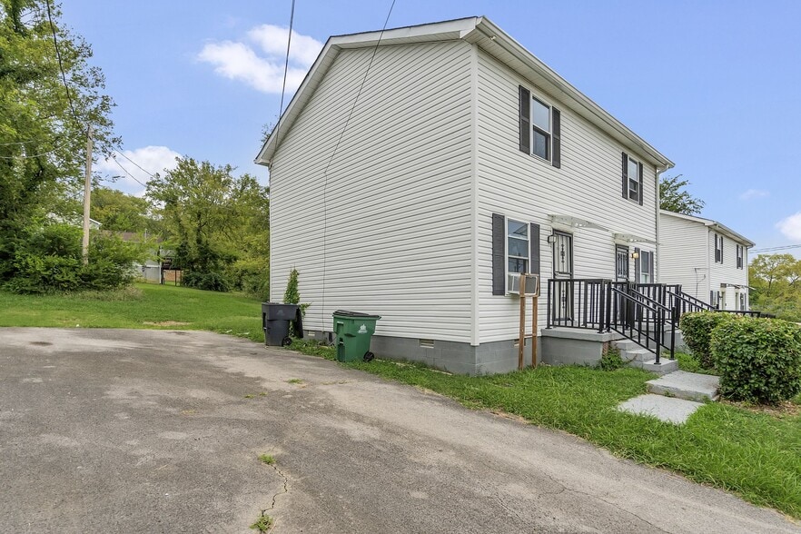 Building Photo - 3226 Lincoln Ave