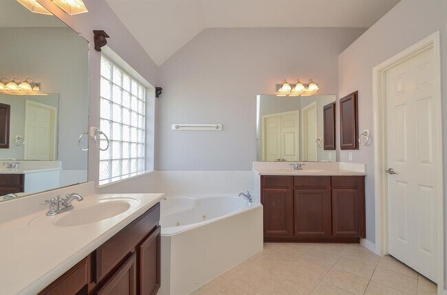 Building Photo - 6726 Oakman Ln