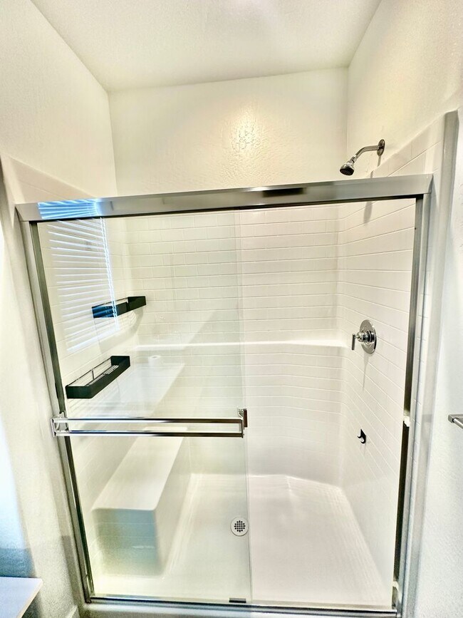 Building Photo - Newly-Built NextGen 5 bed 3.5 bath Lennar ...