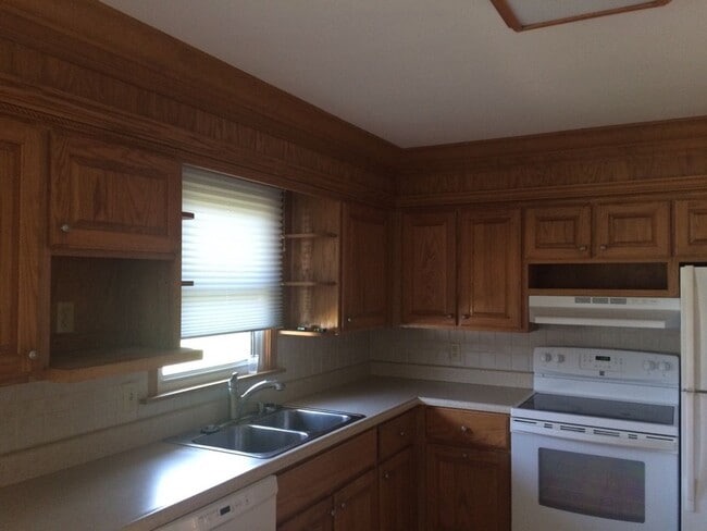 Building Photo - 1358 Pottery Rd