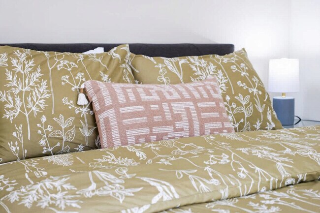 Building Photo - 2156 W 34th Pl