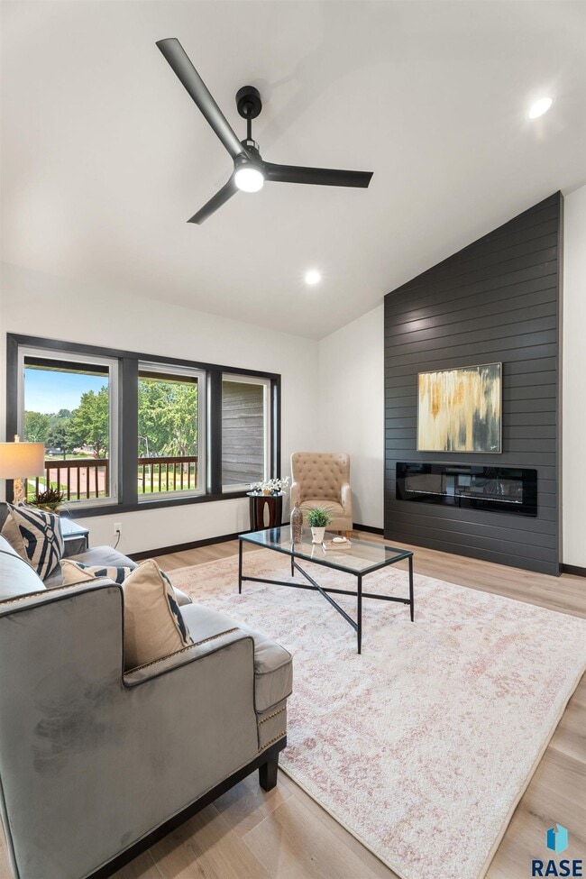 Building Photo - 1113 S Foss Ave