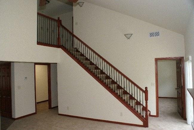 Building Photo - 1717 River View Ave