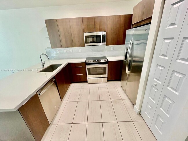 Building Photo - 8871 NW 103rd Pl