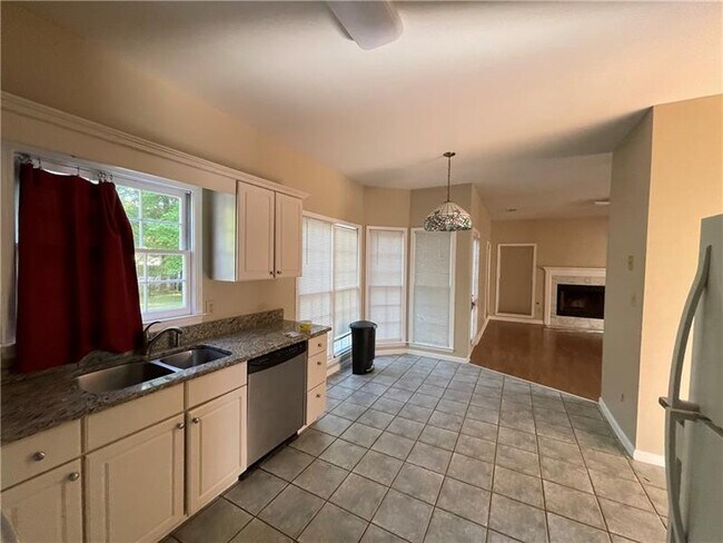 Building Photo - 10730 Pinewalk Forest Cir