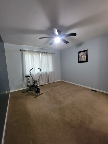Building Photo - 216 Falls Cir
