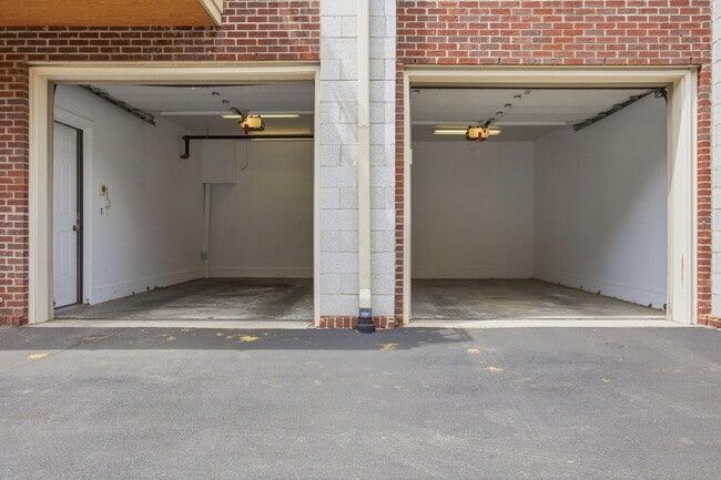 Building Photo - 261 S Limestone