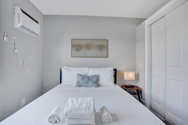 Building Photo - 50 Davie Blvd