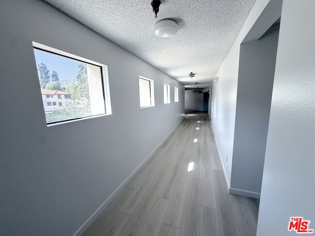 Building Photo - 501 Palisades Dr