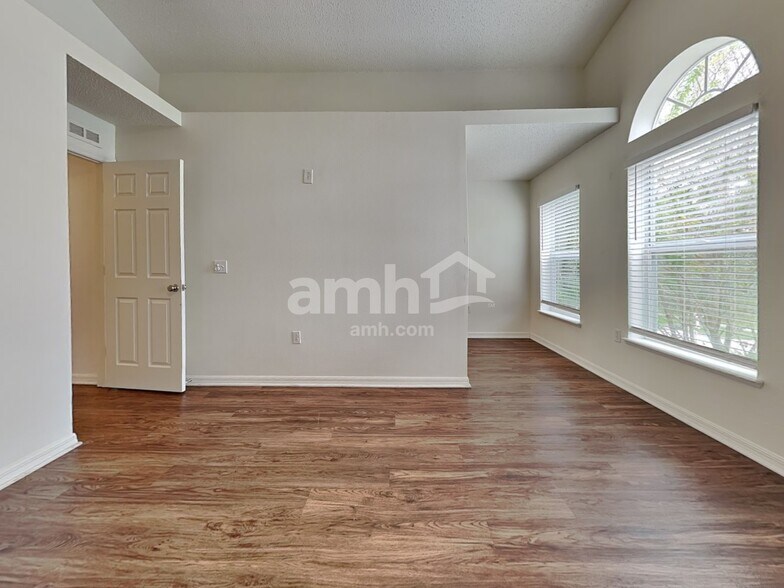 Building Photo - 10619 Opus Dr