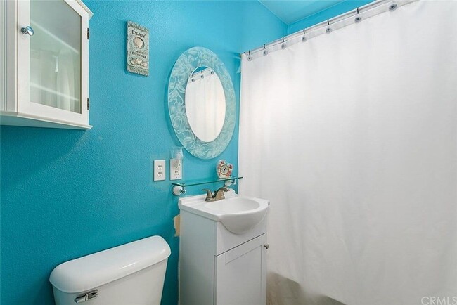 Building Photo - 581 W 29th St