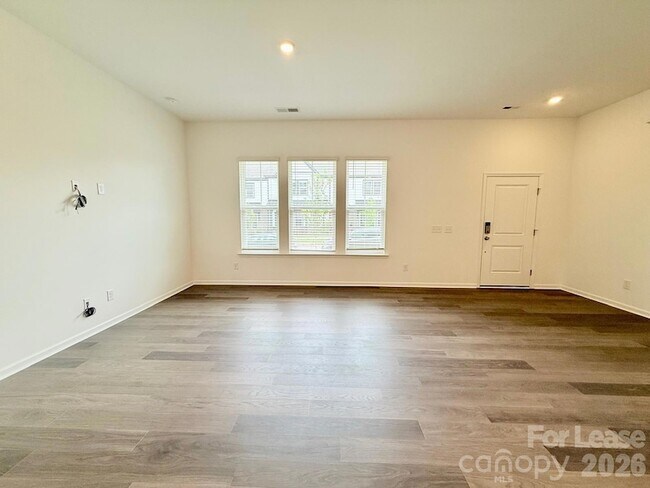 Building Photo - 206 Silver Fleet Dr