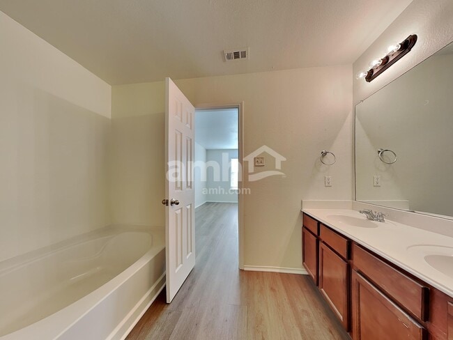 Building Photo - 306 Azalea Dr