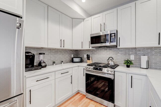 Building Photo - 1011 Bennington St