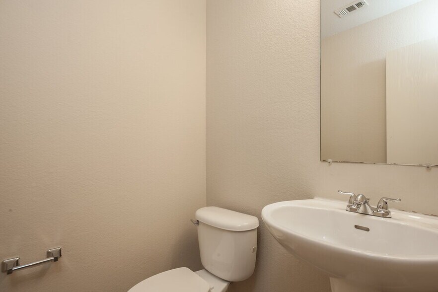 Building Photo - 1625 Grassy View Dr