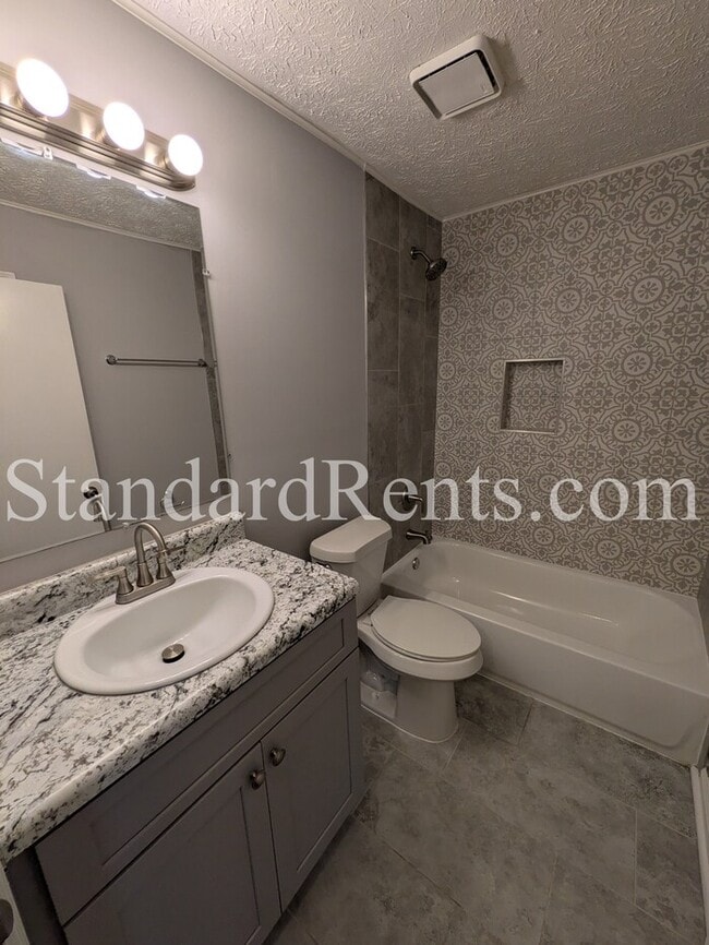 Building Photo - 622 Hickory Hollow Ln