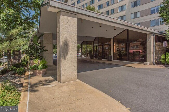 Building Photo - 1200 N Nash St
