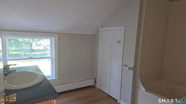 Building Photo - 387 Mixville Rd