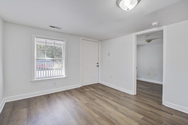 Building Photo - 4716 Mint Ave