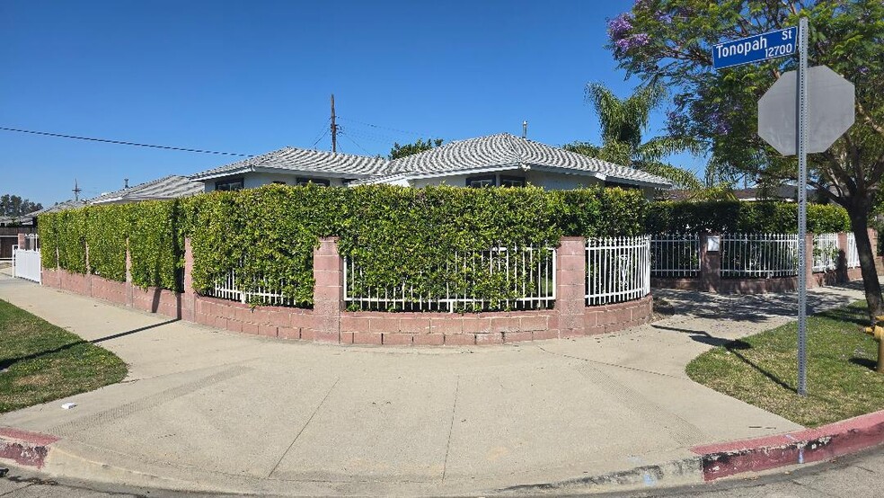 Building Photo - 9011 Vena Ave
