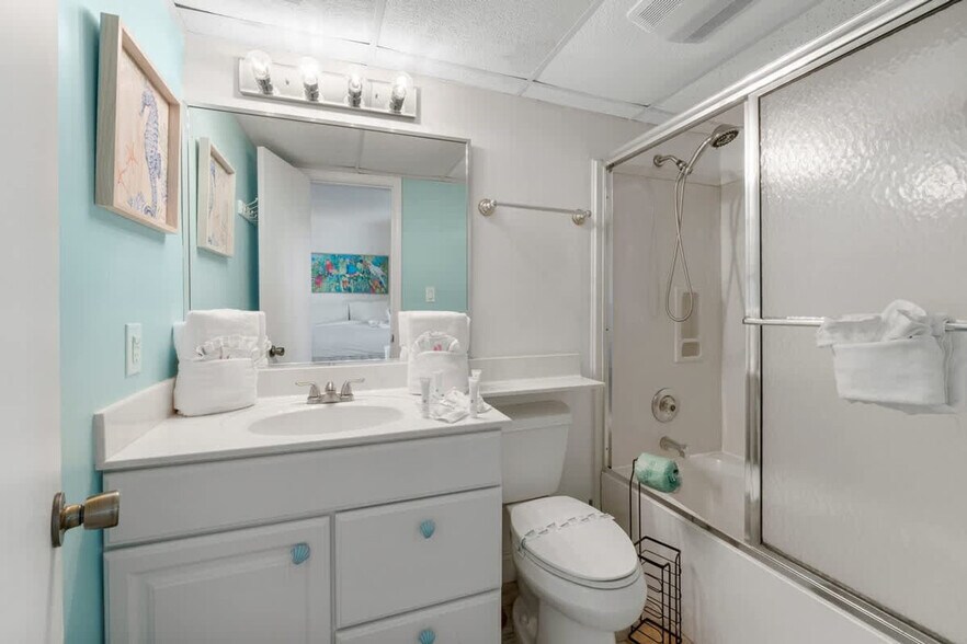 Building Photo - 8727 Thomas Dr