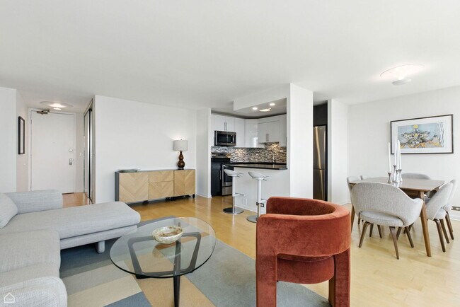 Building Photo - 1700 E 56th St