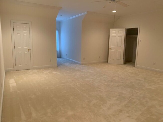 Building Photo - 3281 Benyard Dr
