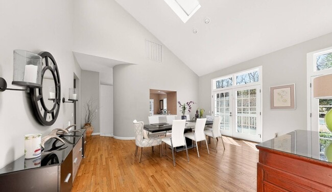 Building Photo - 150 Talmage Farm Ln