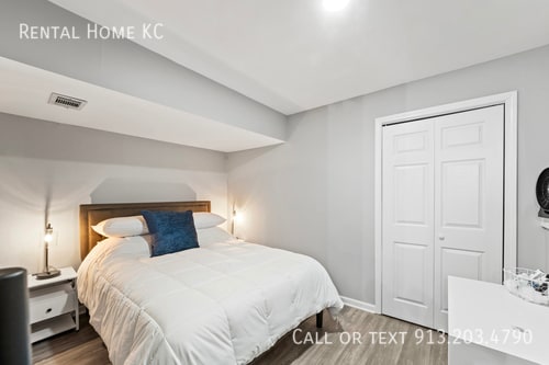 Building Photo - 10965 Gillette-