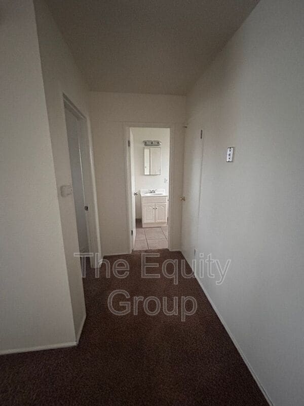 Building Photo - 331 E Elm St