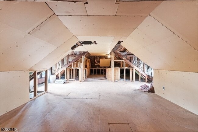 Building Photo - 6 Van Dyke Pl