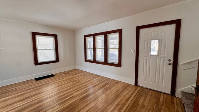 Building Photo - 1716 Linden Ave SE