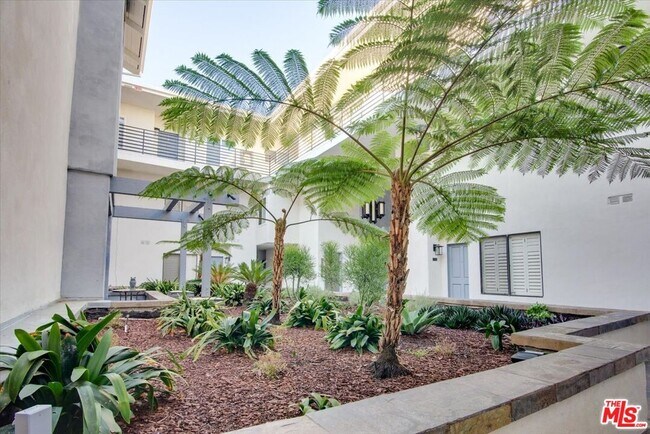 Building Photo - 1909 Pelham Ave