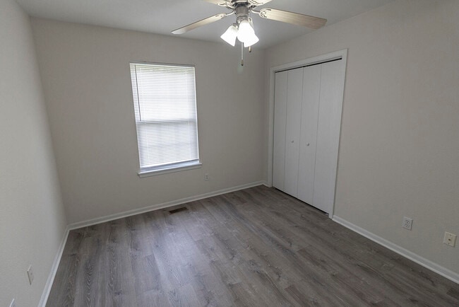 Building Photo - 5000 Derby Ridge Dr