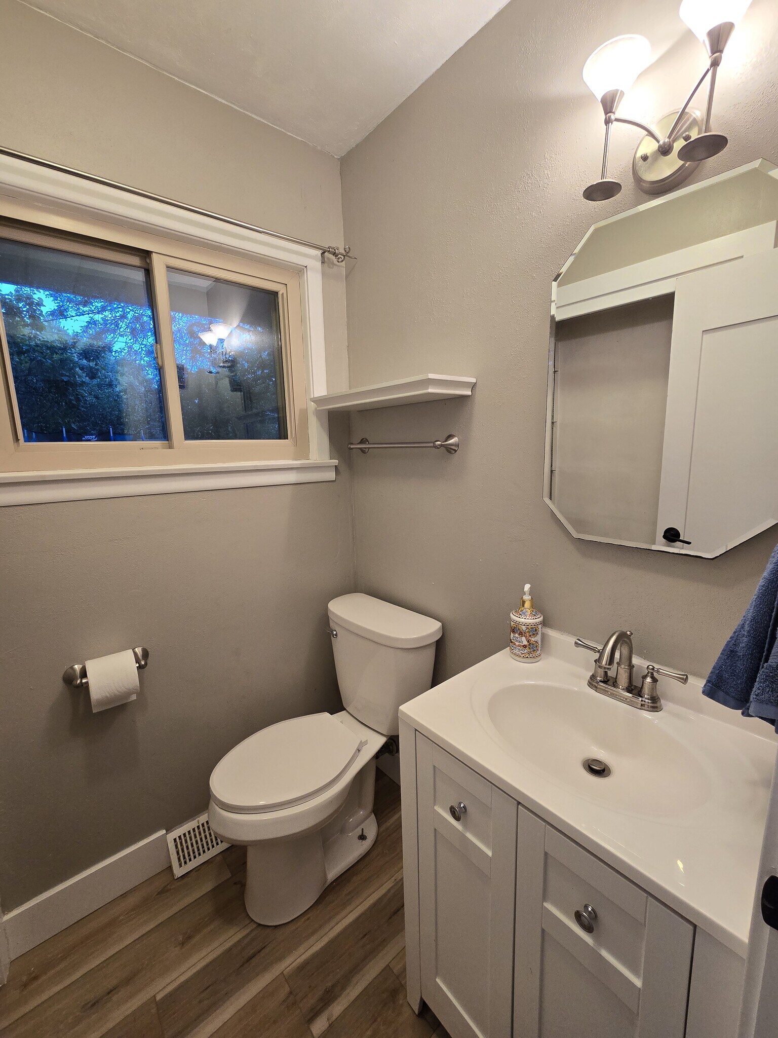 Building Photo - 3600 Goetz Dr