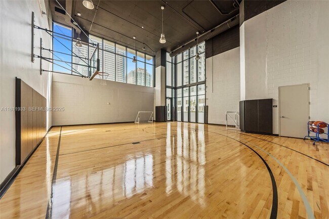 Building Photo - 1010 Brickell Ave