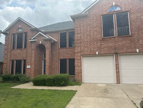 Building Photo - Room in House on Levant Ln