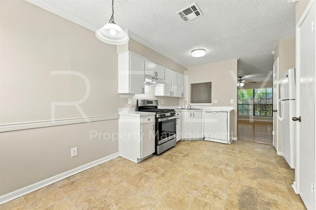 Building Photo - 205 W William Cannon Dr