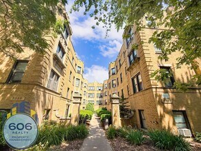 Building Photo - 7351 N Damen Ave