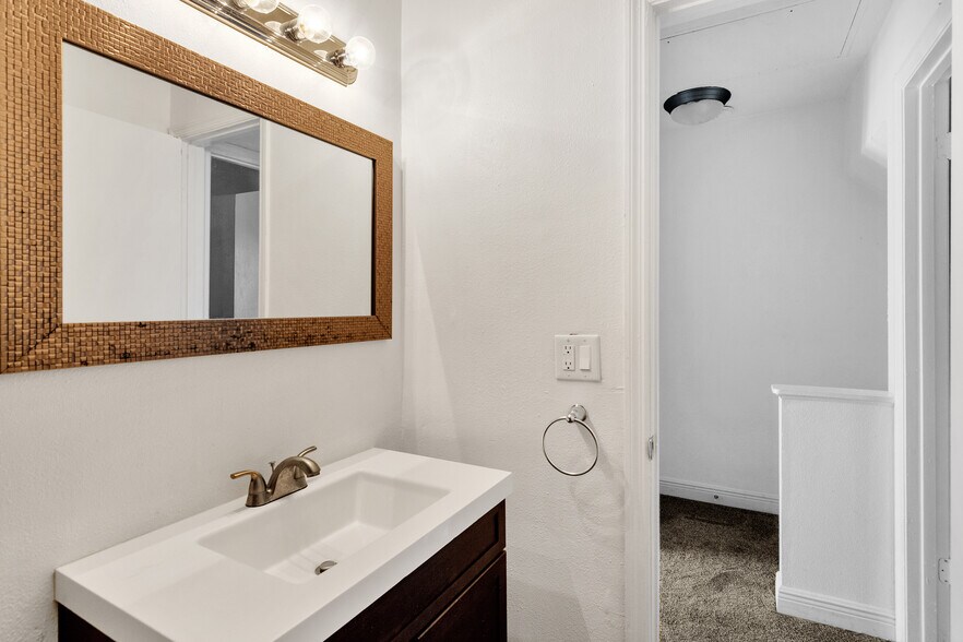 Building Photo - 3743 Pompano Dr SE