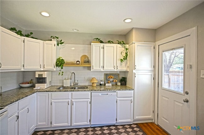 Building Photo - 315 Winburn Ave