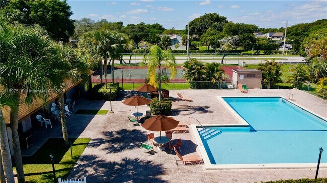 Building Photo - 10825 SW 112th Ave