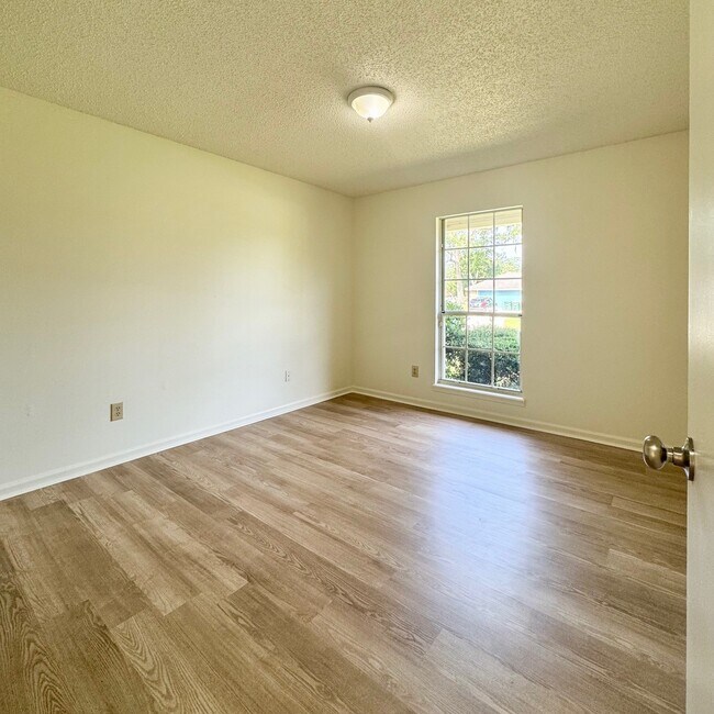 Building Photo - 11640 Halethorpe Dr