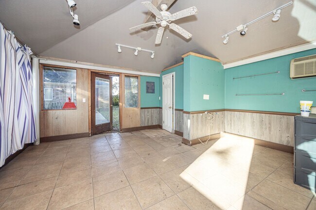 Building Photo - 3 Bedroom 2 Bath Back Bay Luxury Rental Home