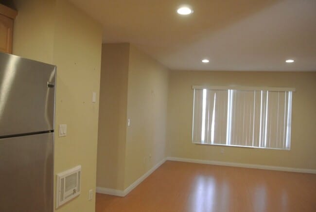 Building Photo - 2Bed/1Bath Condo Near Mesa College in San ...